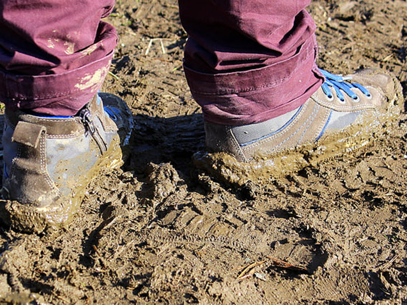 土壤墑情監(jiān)測站，觀測對應(yīng)范圍內(nèi)土壤溫濕度